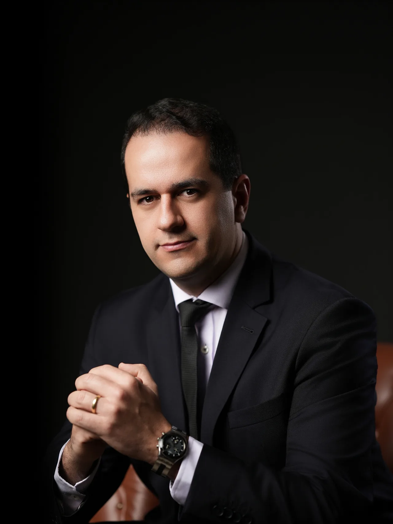Dr. Lucas Cartafina, cirurgião vascular, no consultório no Parque Campolim em Sorocaba